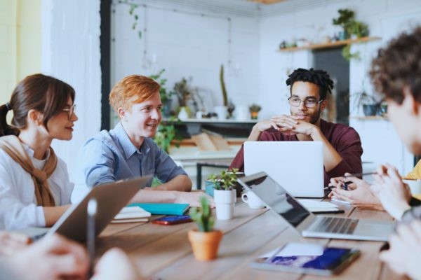 Propos sexistes, racistes ou à connotation sexuelle sous couvert d'humour : caractérisation d'une faute grave