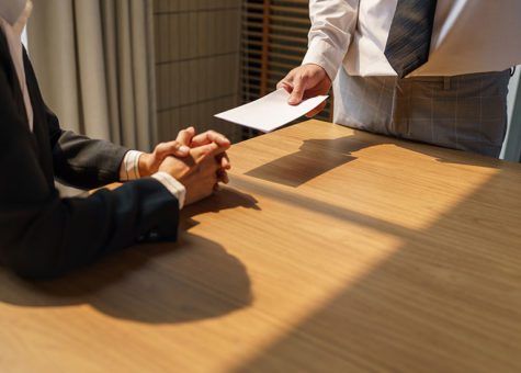 Licéité de la clause prévoyant le remboursement partiel d’une prime d’arrivée en cas de démission du salarié (Cass. Soc. 11 mai 2023, n°21-25.136) Licéité de la clause prévoyant le remboursement partiel d’une prime d’arrivée en cas de démission du salarié (Cass. Soc. 11 mai 2023, n°21-25.136)