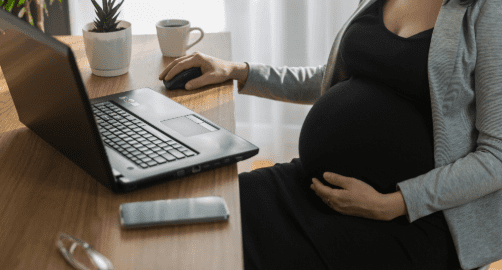 Rupture de la période d’essai d’une salariée enceinte : la connaissance par l’employeur de la situation de grossesse l’oblige à prouver l’absence de discrimination